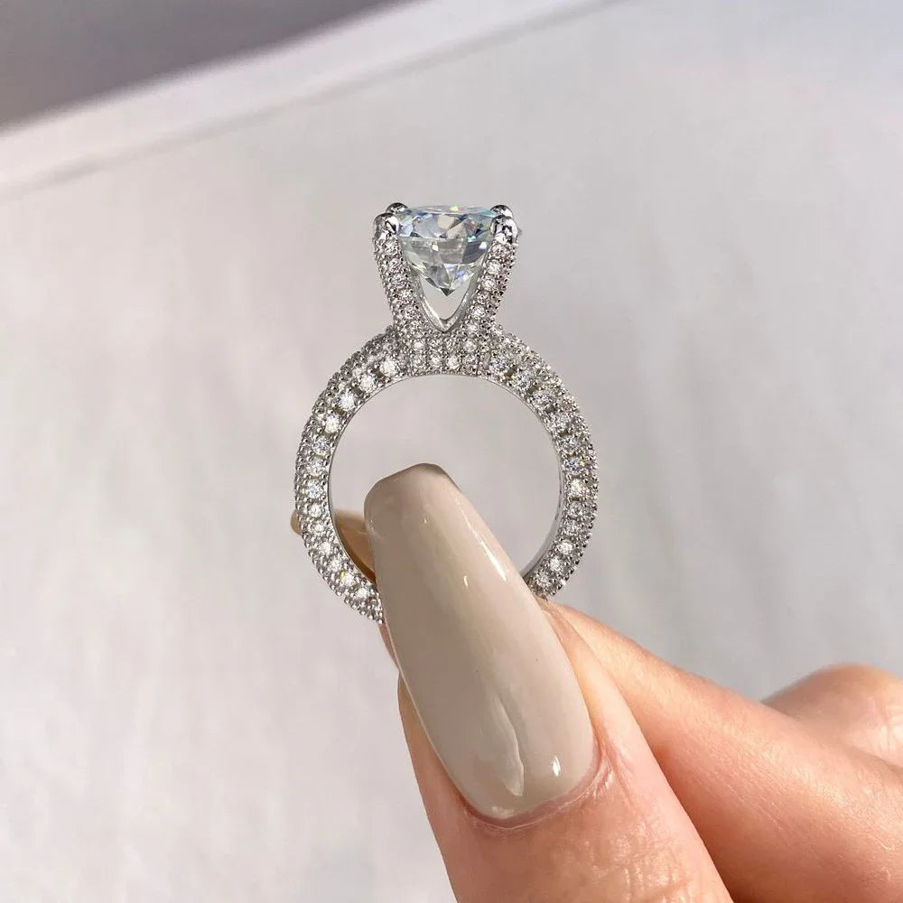 Luxury 5CT Round Cut VVS1 D Color Engagement Ring for Women.