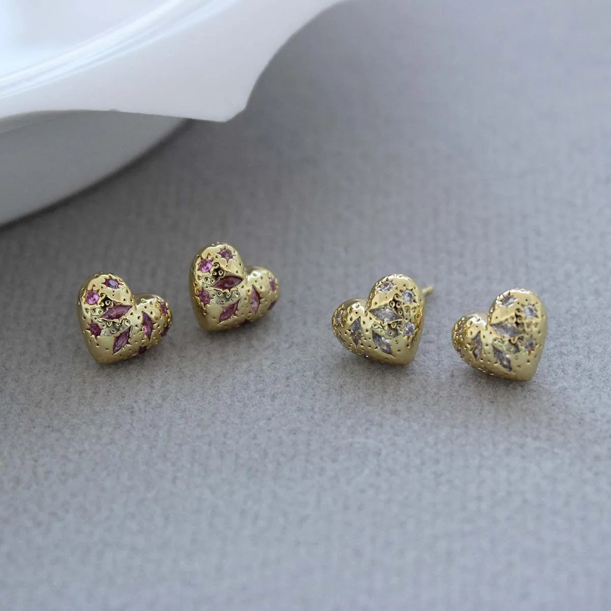 Kendra Scott Holland Gold Heart Stud Earrings in Pink Crystal