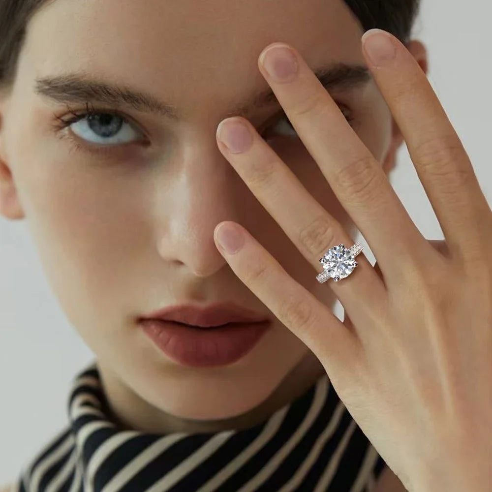 Luxury 5CT Round Cut VVS1 D Color Engagement Ring for Women.