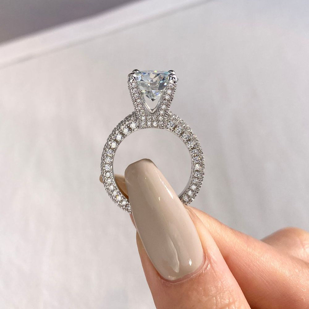 Luxury 5CT Round Cut VVS1 D Color Engagement Ring for Women.