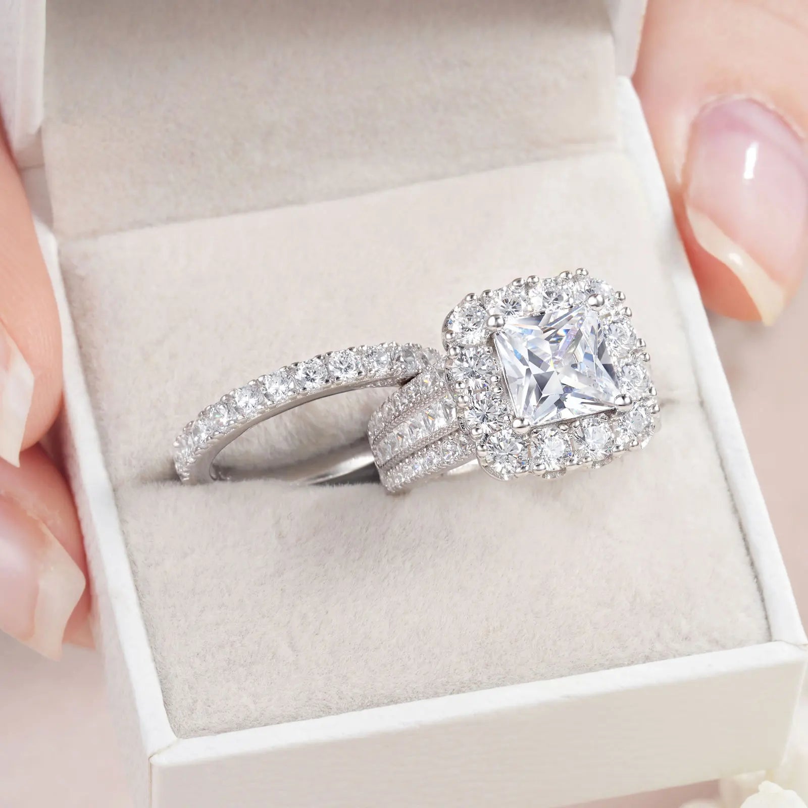Halo Princess-cut 2-piece Wedding Ring Set