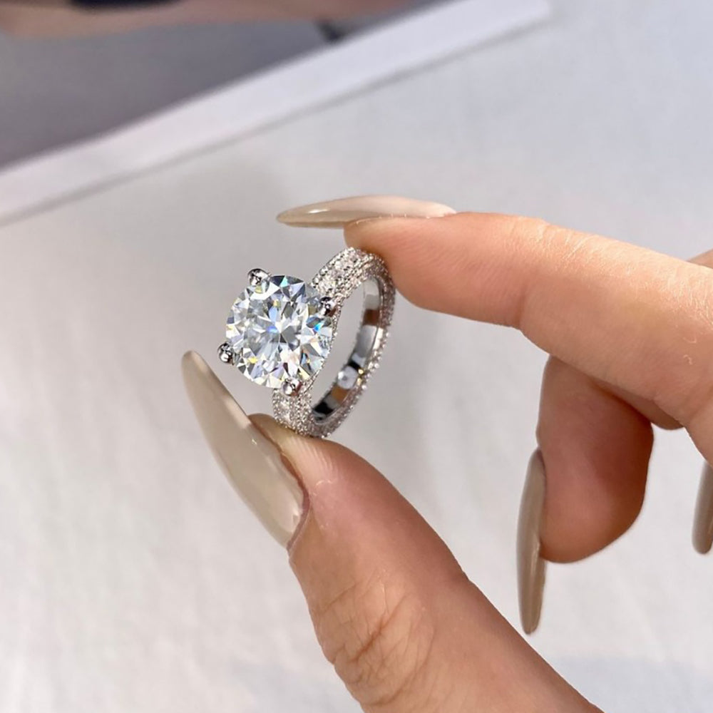 Luxury 5CT Round Cut VVS1 D Color Engagement Ring for Women.