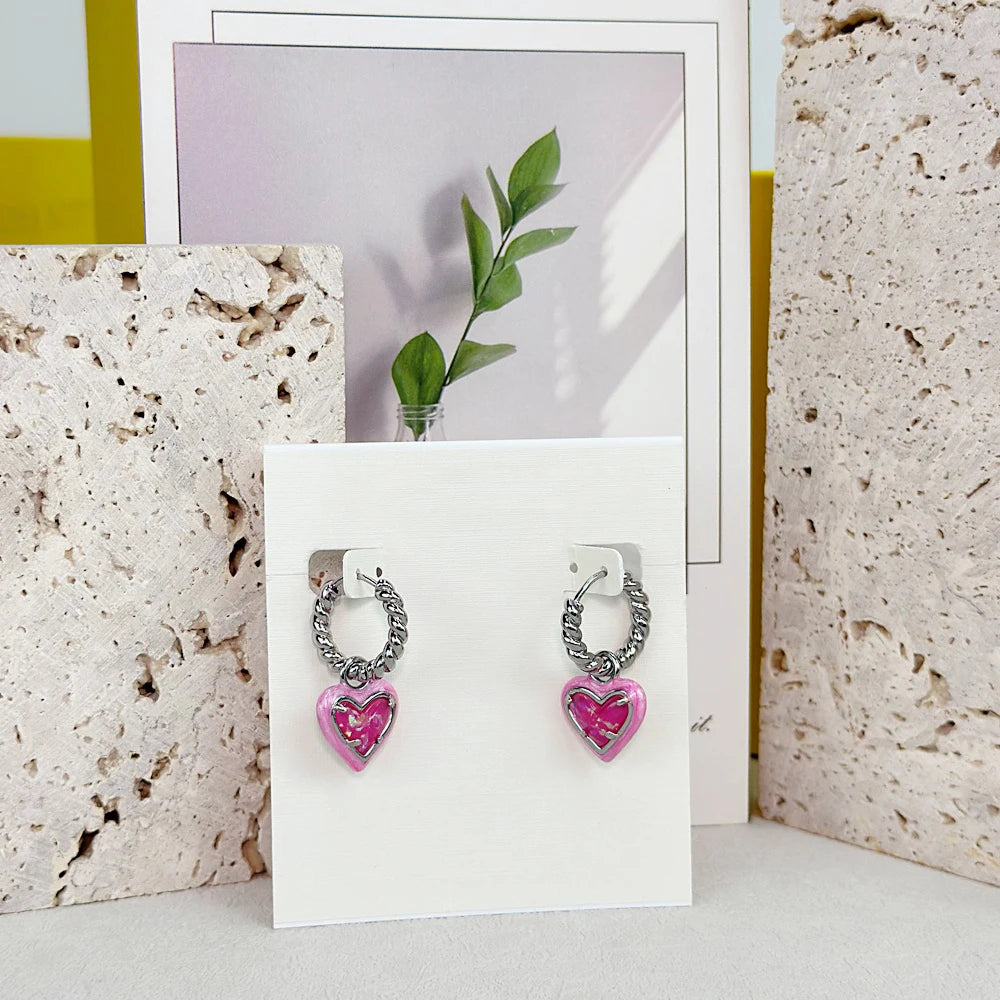 Ari Heart Necklace & Earrings Set – Gold Enamel Frame with Ivory Mother-of-Pearl- Kendra Scott