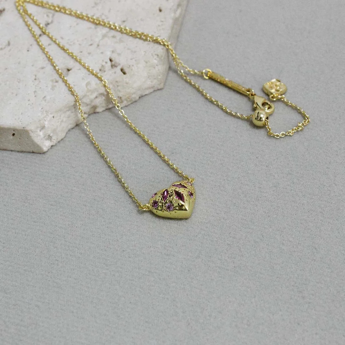 Kendra Scott Holland Gold Heart Short Pendant Necklace Pink Crystal