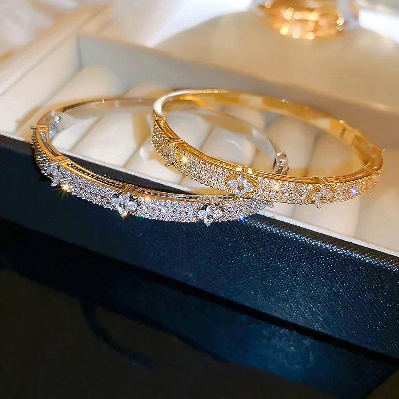 Four-Leaf Zircon Gold Bracelet
