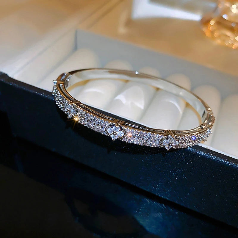 Four-Leaf Zircon Gold Bracelet