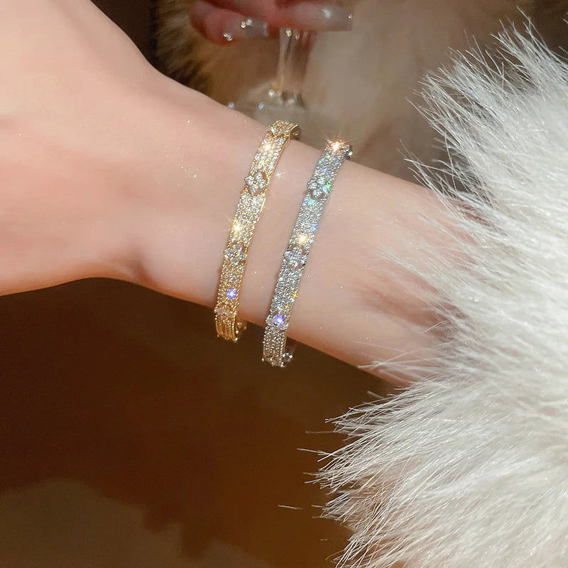 Four-Leaf Zircon Gold Bracelet