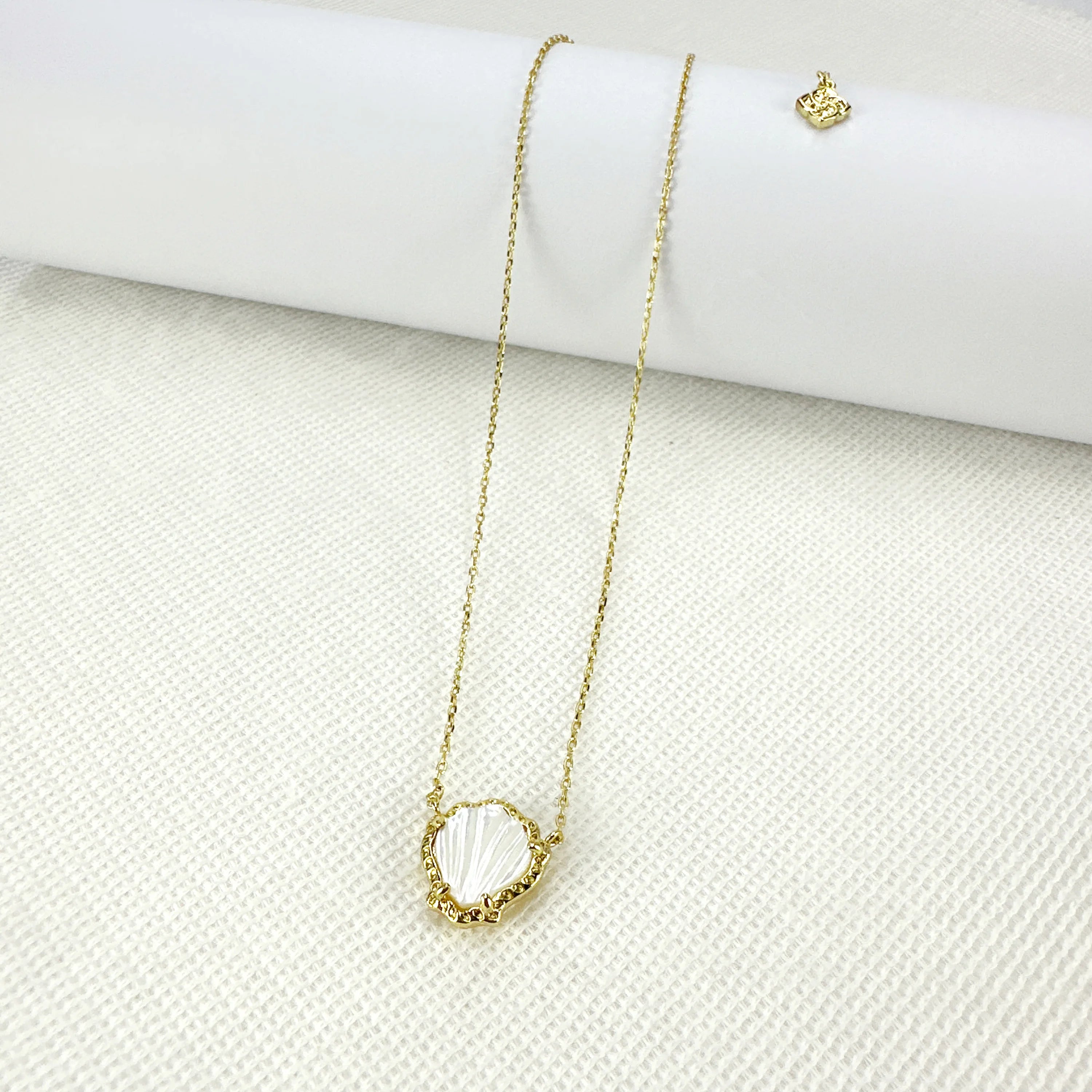 Rose Quartz Shell Pendant Necklace…