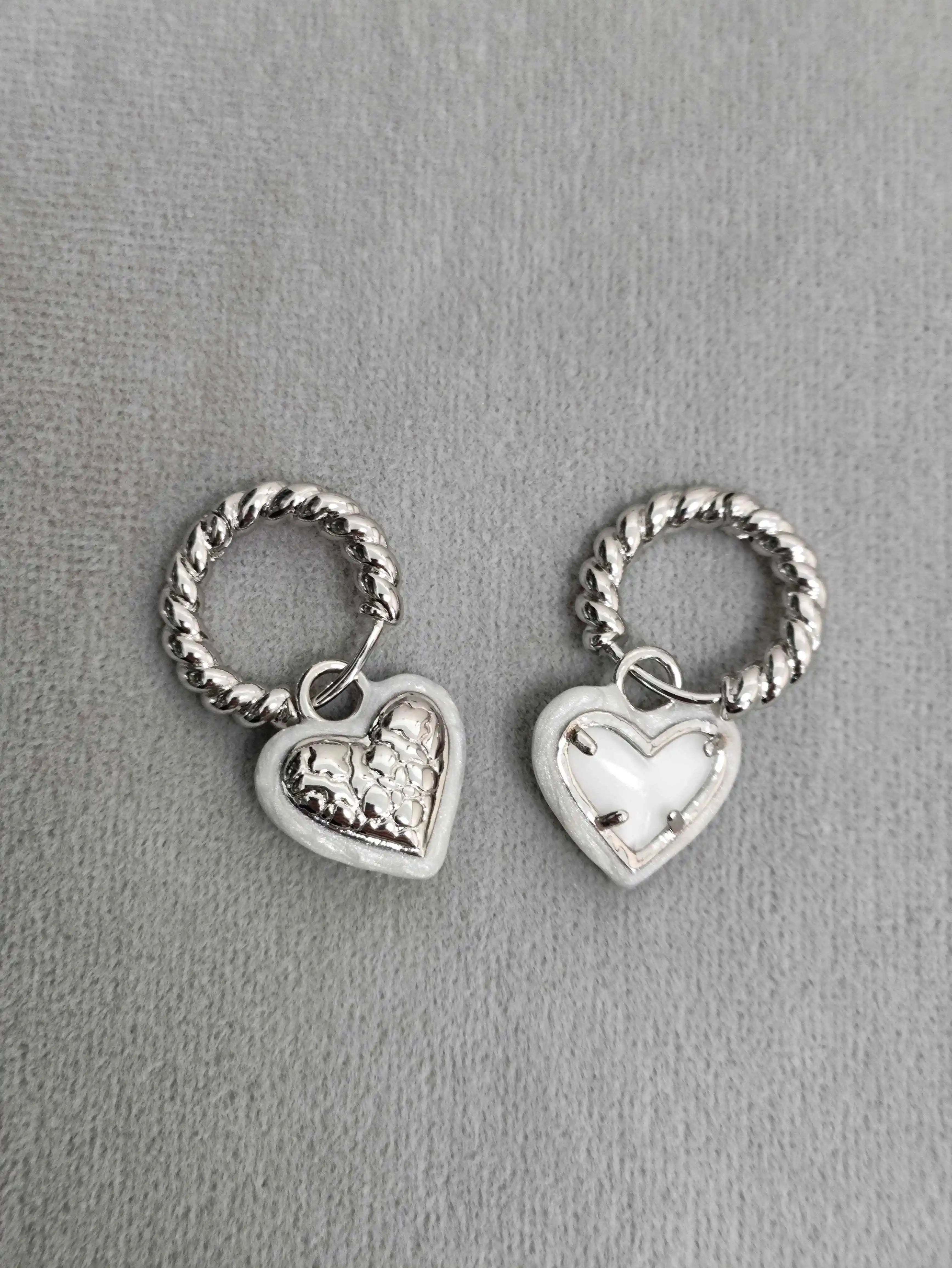 Ari Heart Necklace & Earrings Set – Gold Enamel Frame with Ivory Mother-of-Pearl- Kendra Scott